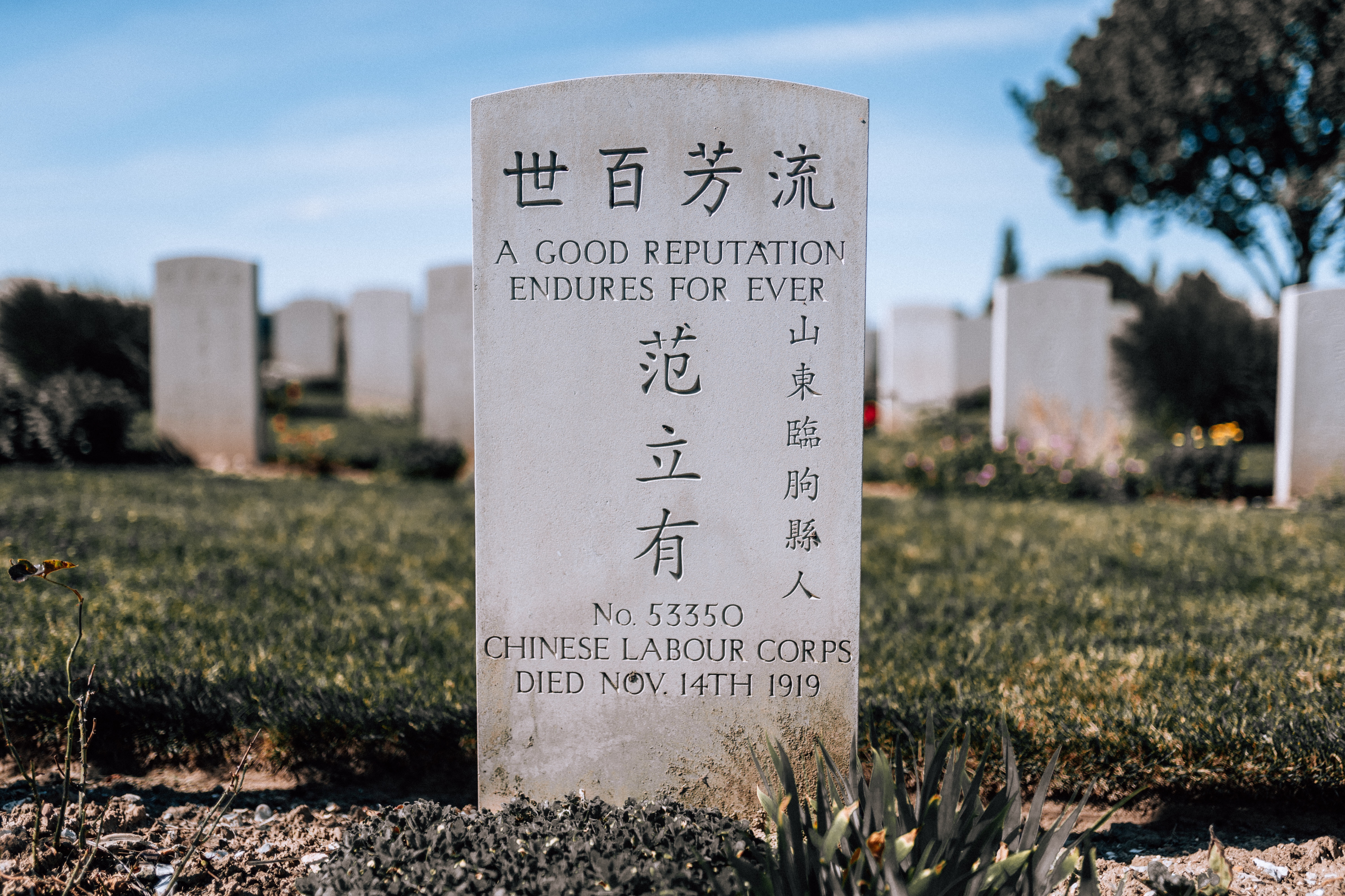 Pierre tombale au cimetière chinois de Nolette
